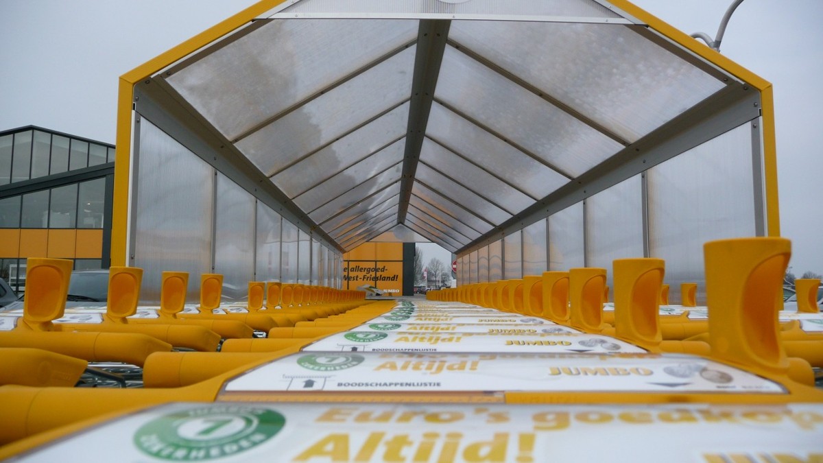 Supermarkten passen openingstijden aan op avondklok
