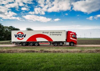 Nieuwe uitstraling voor flink gegroeid Transportbedrijf Van Straalen de Vries